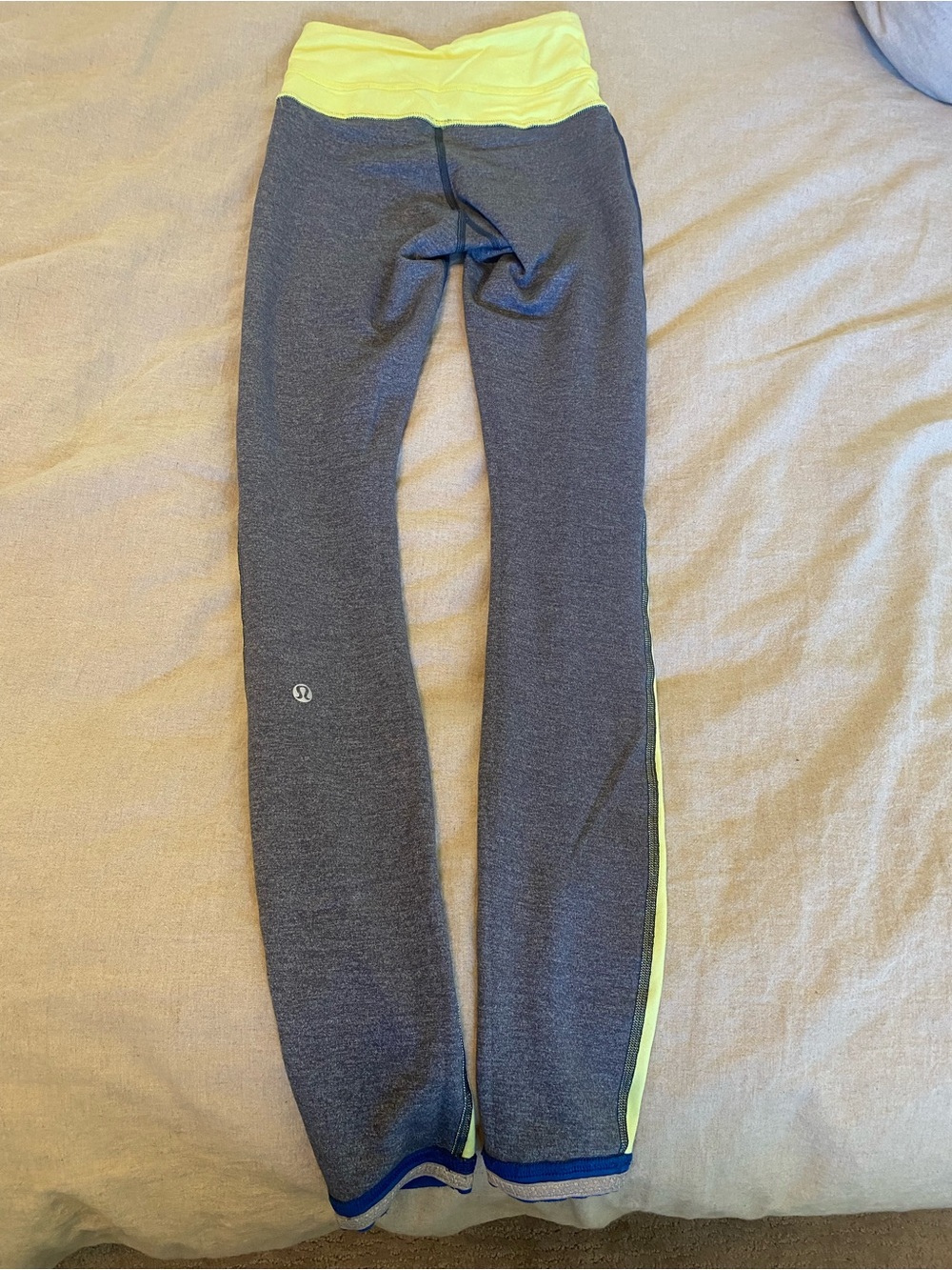Lululemon reversible Blue/grey Athletic Leggings with Yellow Waistband - Picture 4 of 5